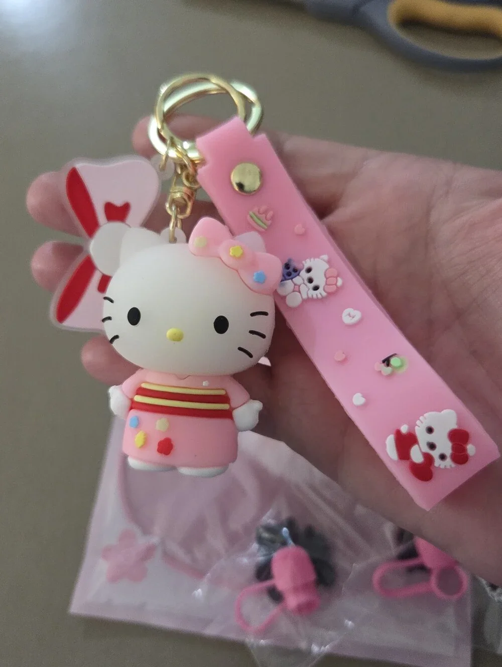 🎀 Super cute and kawaii Hello Kitty 4-Piece Pink Accessory Gift Bundle! 🎀 NEW